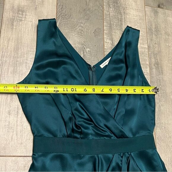 Banana Republic Silk Jewel GREEN V Neck Sleeveless Wrap Front Ruffle Dress 2 P - Picture 10 of 16